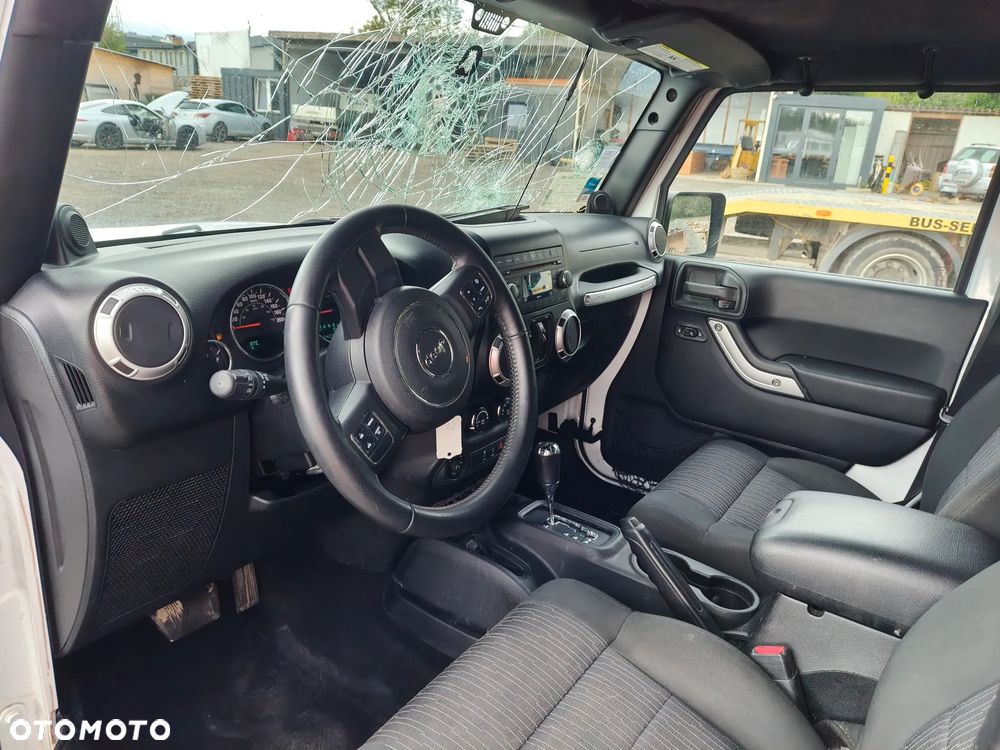 Jeep Wrangler Unlimited 2.8 CRD DPF Sport - 23