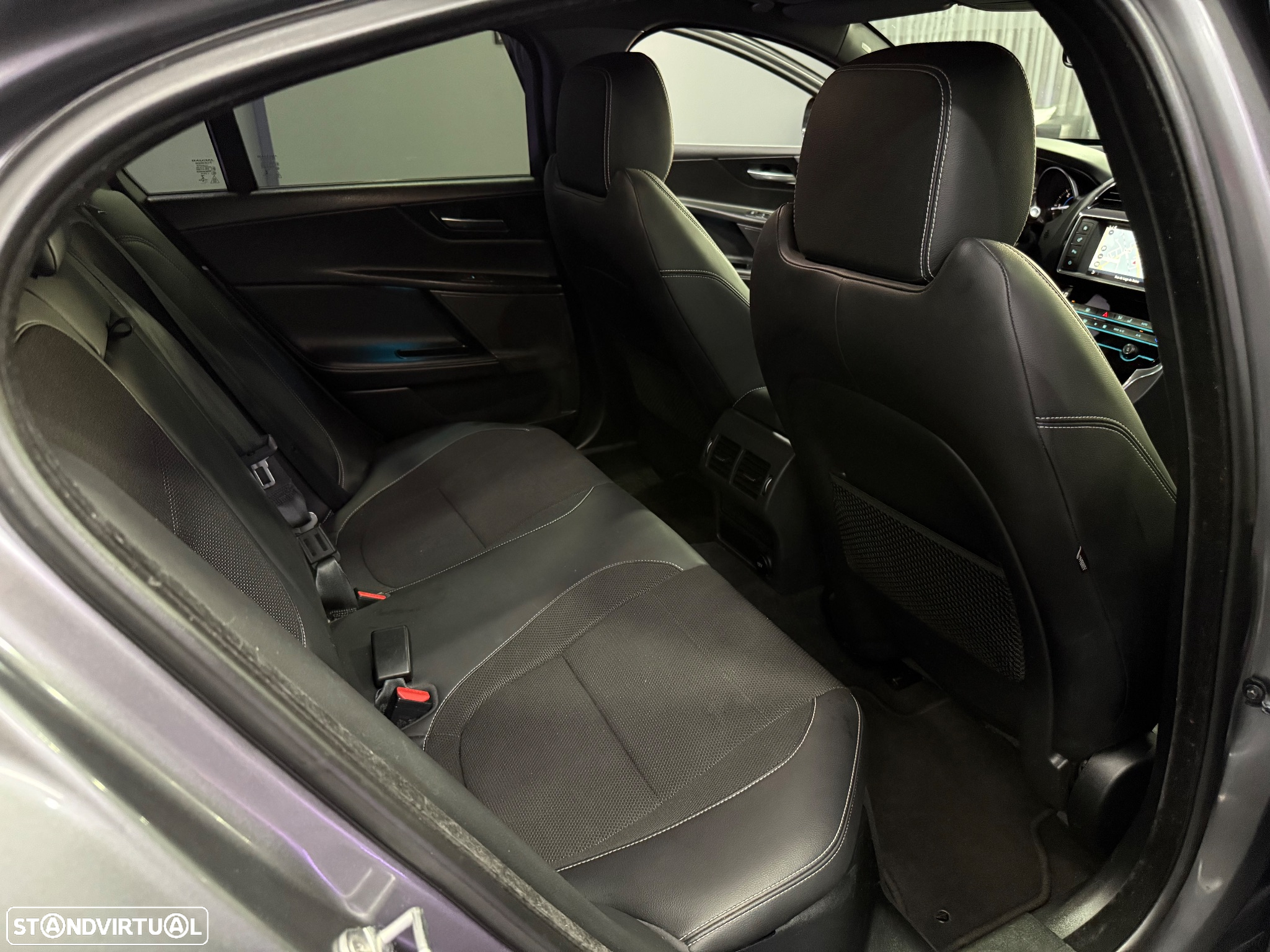 Jaguar XE 2.0 D R-Sport Aut. - 28