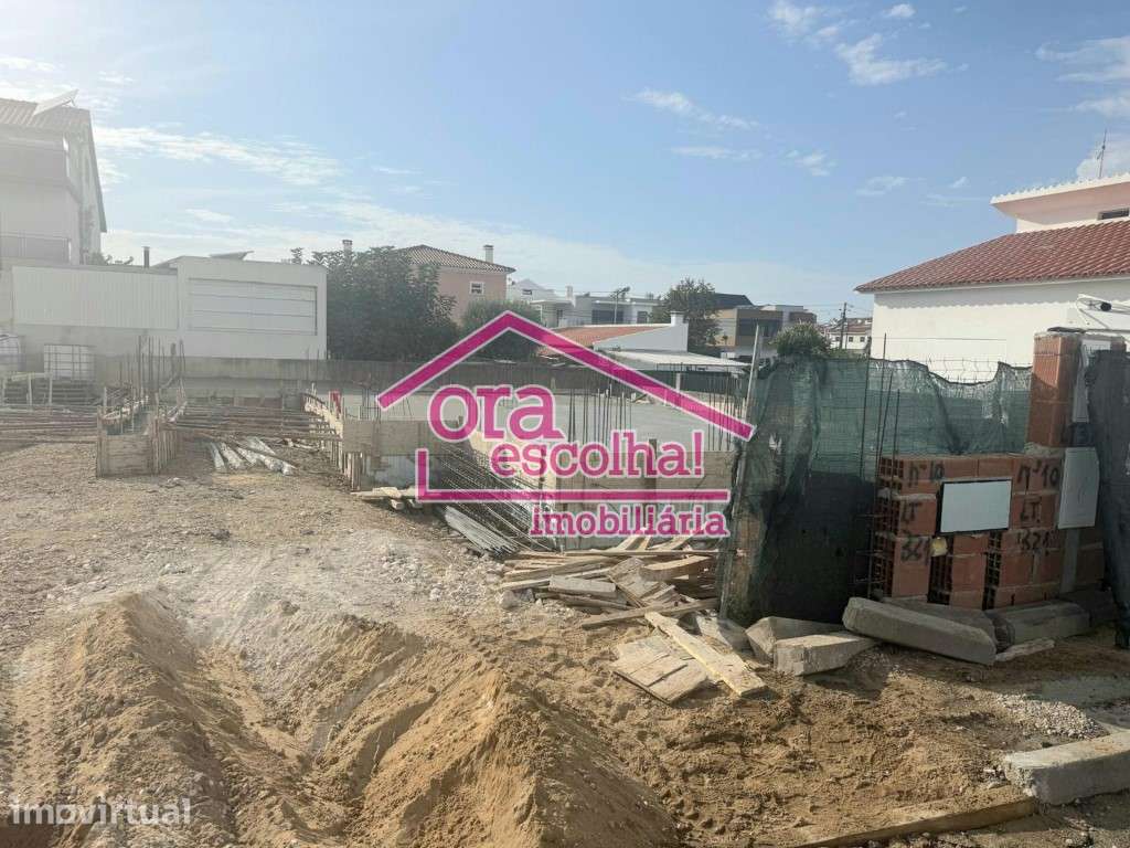 Moradia Térrea isolada com PISCINA e GARAGEM em Fernão Ferro! - Grande imagem: 4/5