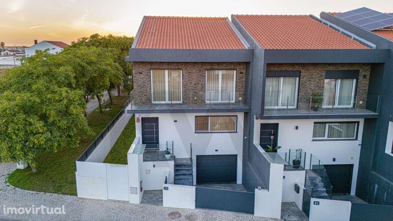 Moradia T3+1 com Jardim Privativo e Rooftop no Montijo - Grande imagem: 2/40