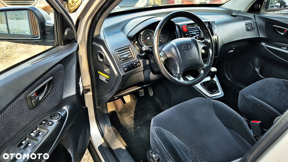 Hyundai Tucson 2.0 Comfort 2WD - 28