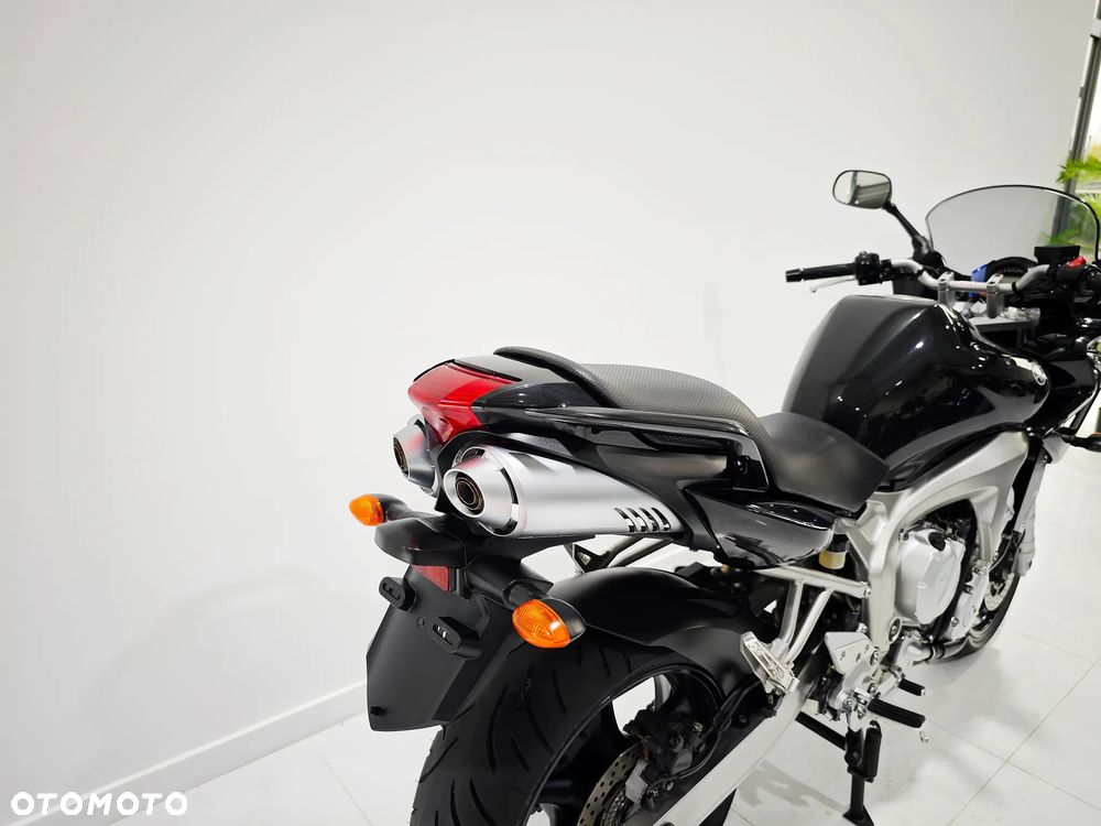 Yamaha FZ - 11