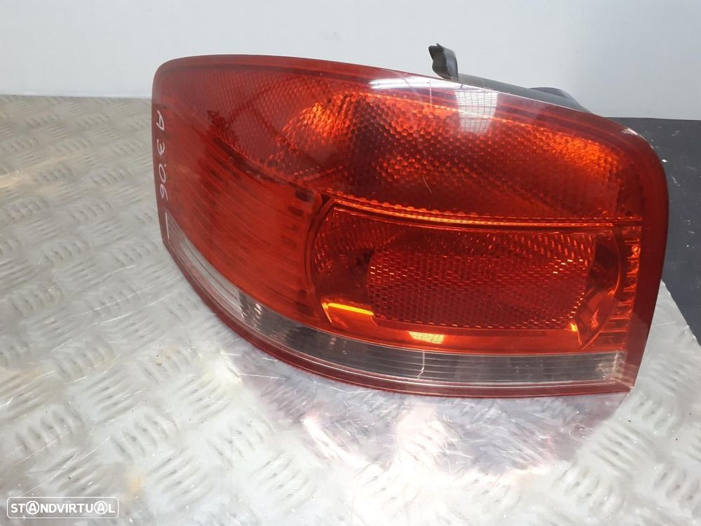 FAROLIM TRASEIRO ESQUERDO AUDI A3 8P1 - 1