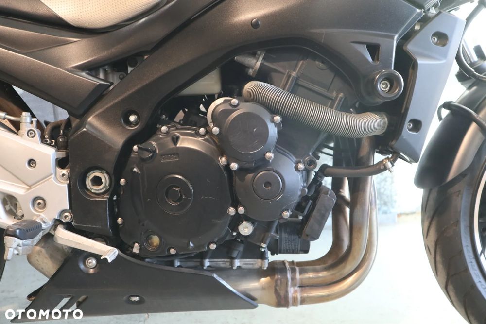 Suzuki GSR - 18