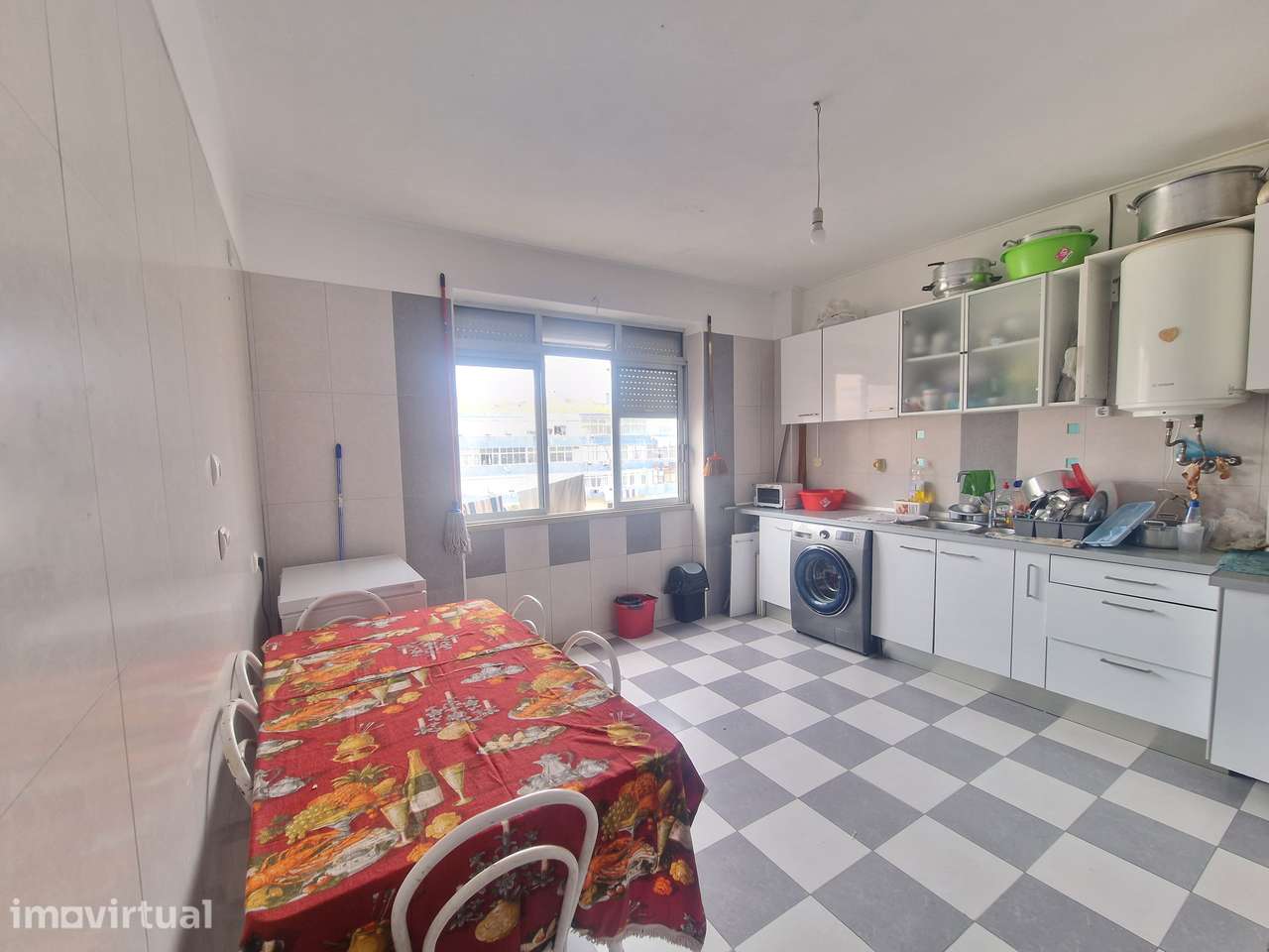 T3 com suite, marquise e duas frentes no centro do Fogueteiro, Amora. - Grande imagem: 4/17