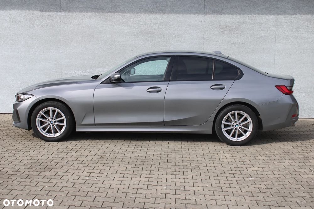 BMW Seria 3 320d xDrive mHEV - 10