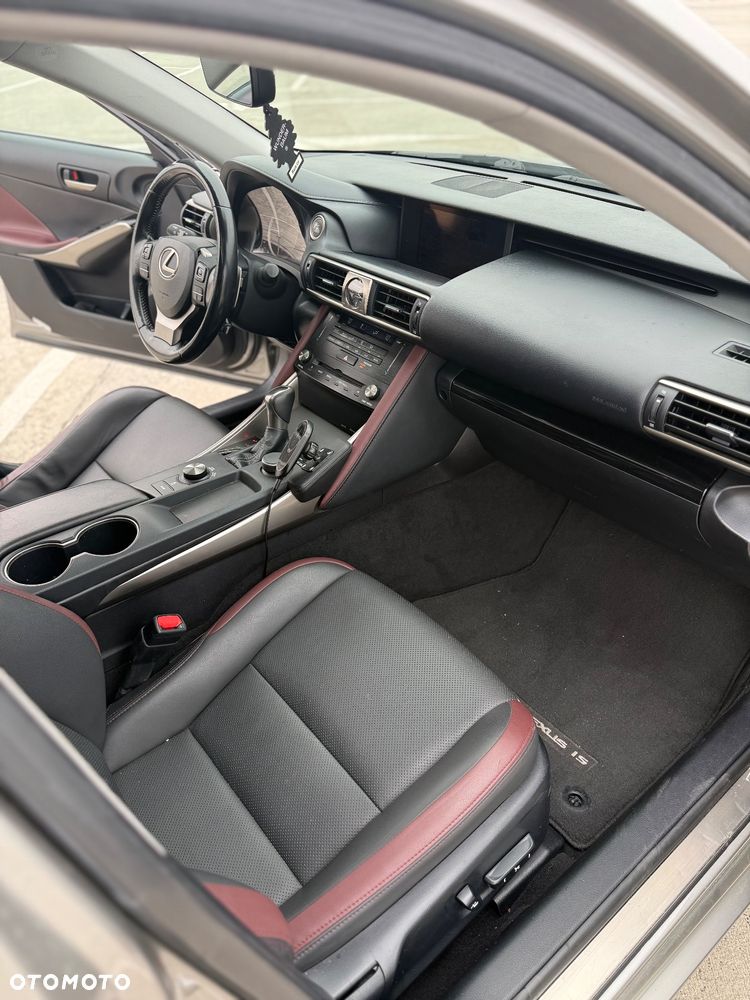 Lexus IS 200t Elegance - 9