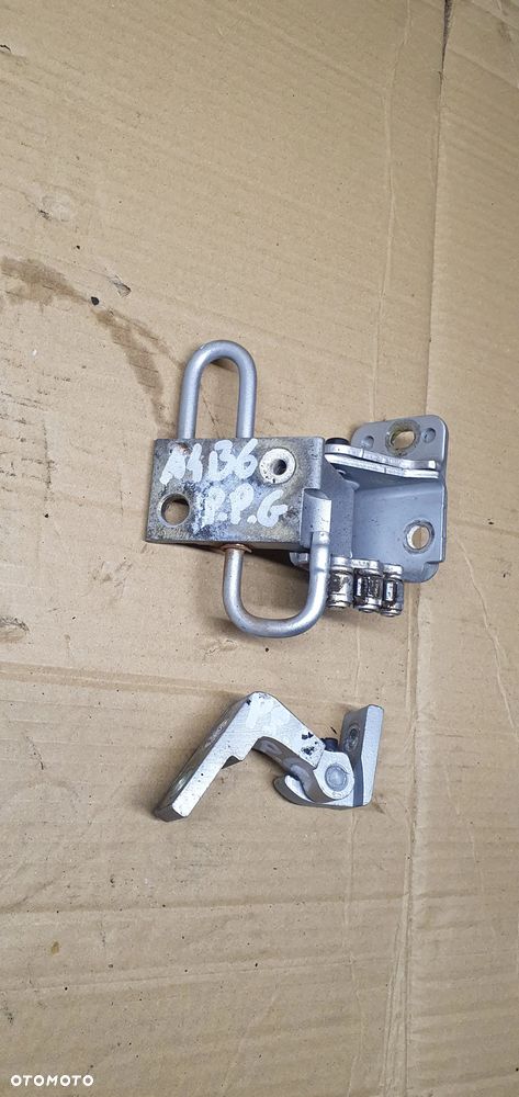 Zawias zawiasy drzwi prawy przód para Audi A4 B6 8E0831412B - 2