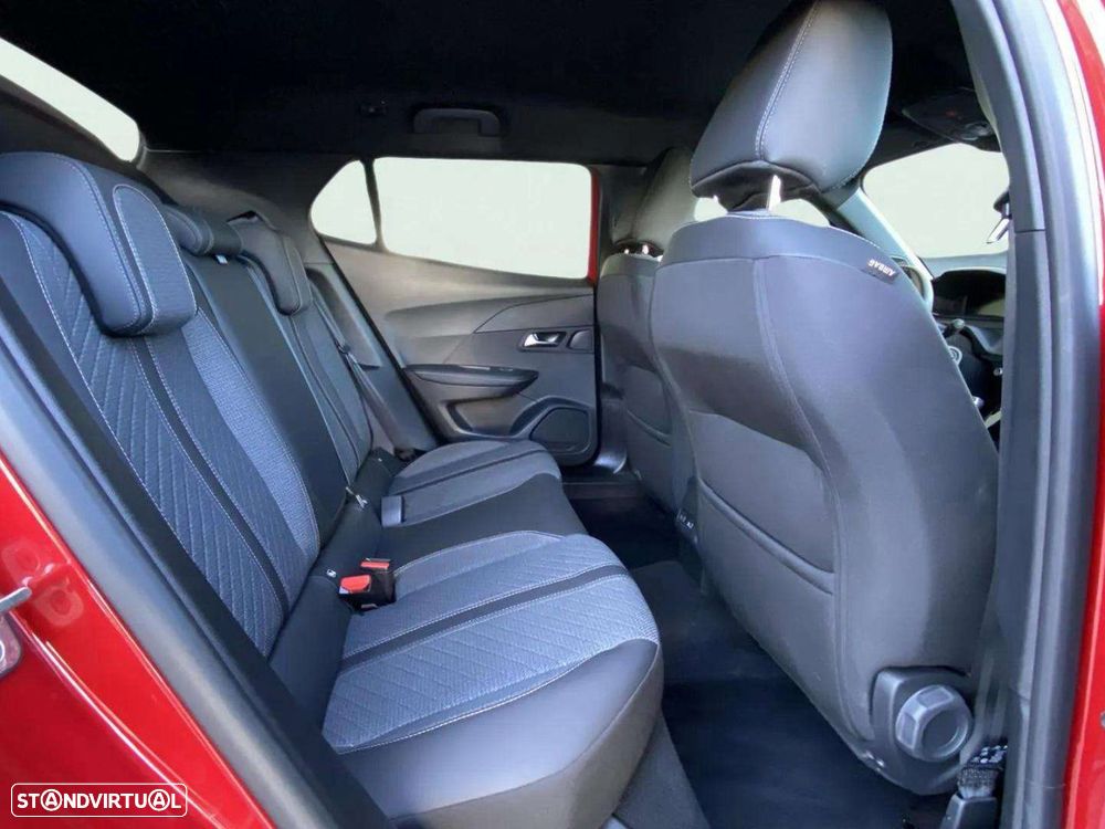 Peugeot 2008 1.2 PureTech Allure - 24