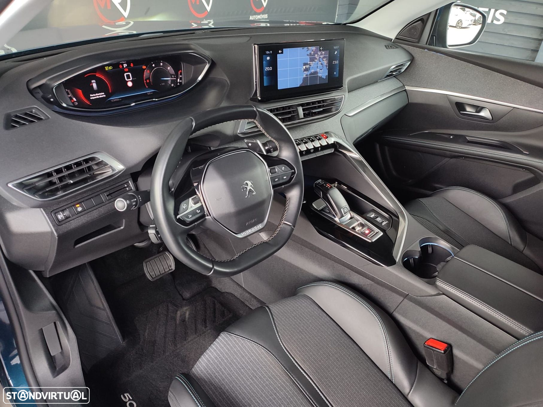 Peugeot 5008 1.5 BlueHDi Allure Pack EAT8 - 26