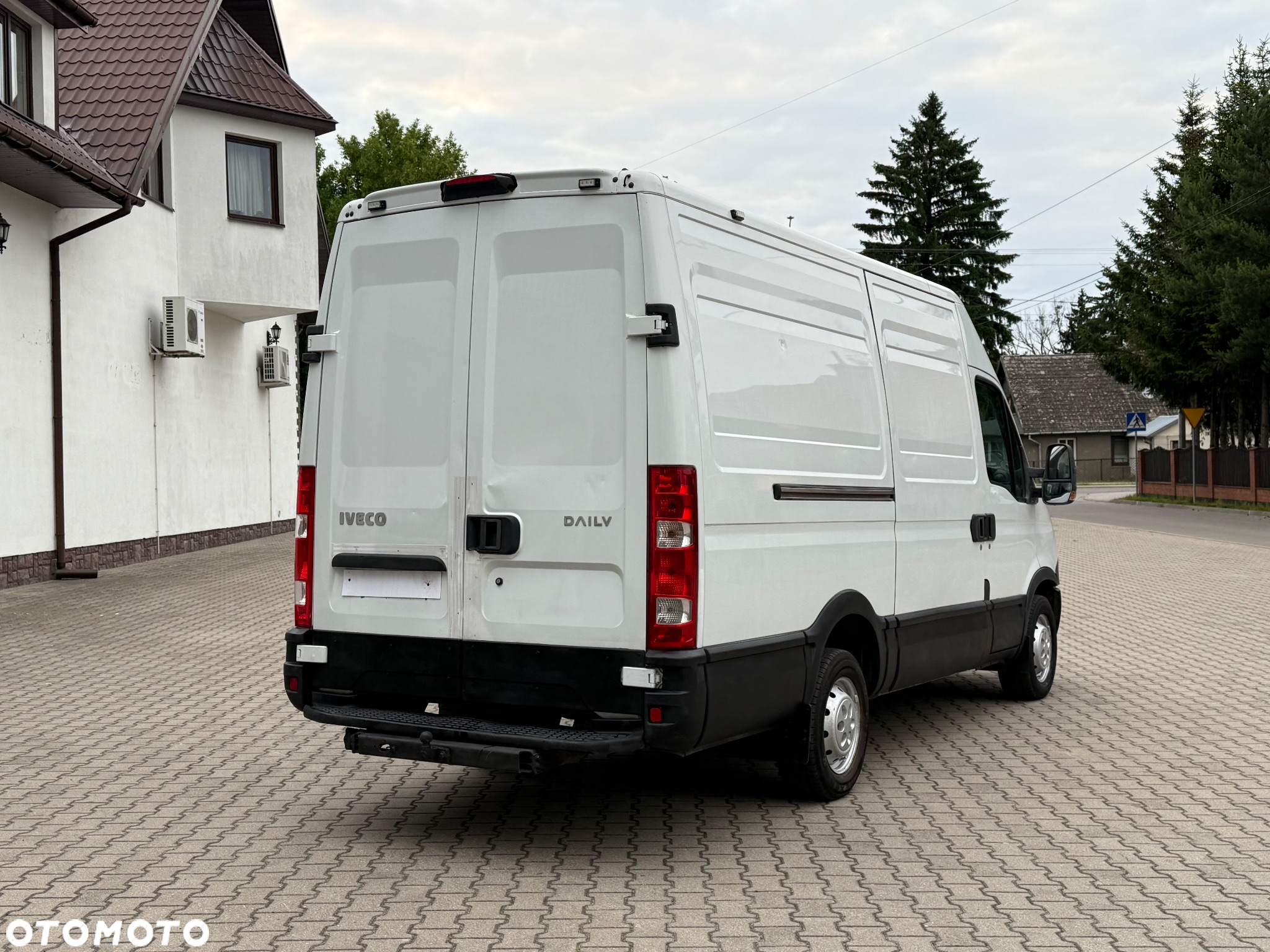 Iveco DAILY 35S - 8