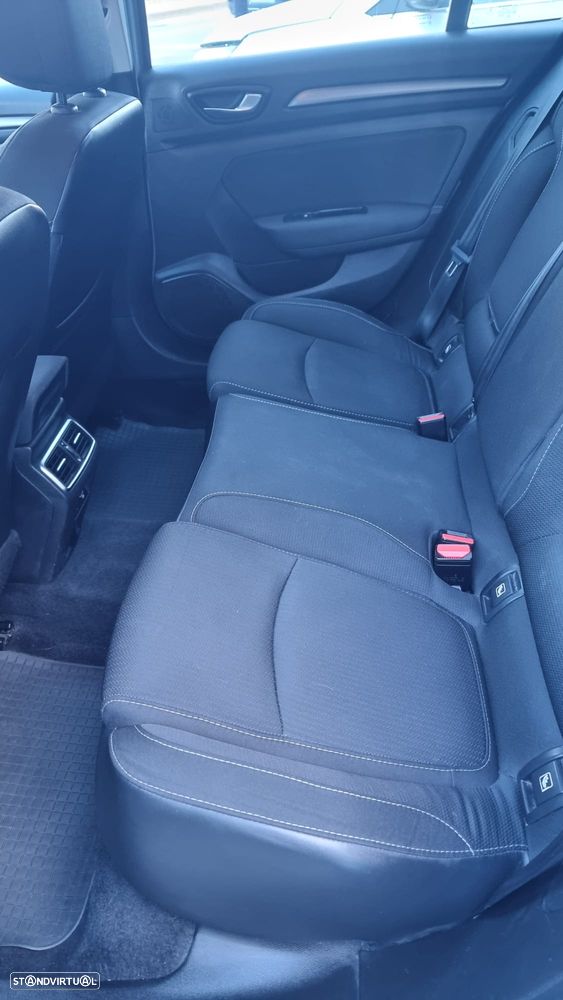 Renault Mégane Sport Tourer BLUE dCi 115 ZEN - 6