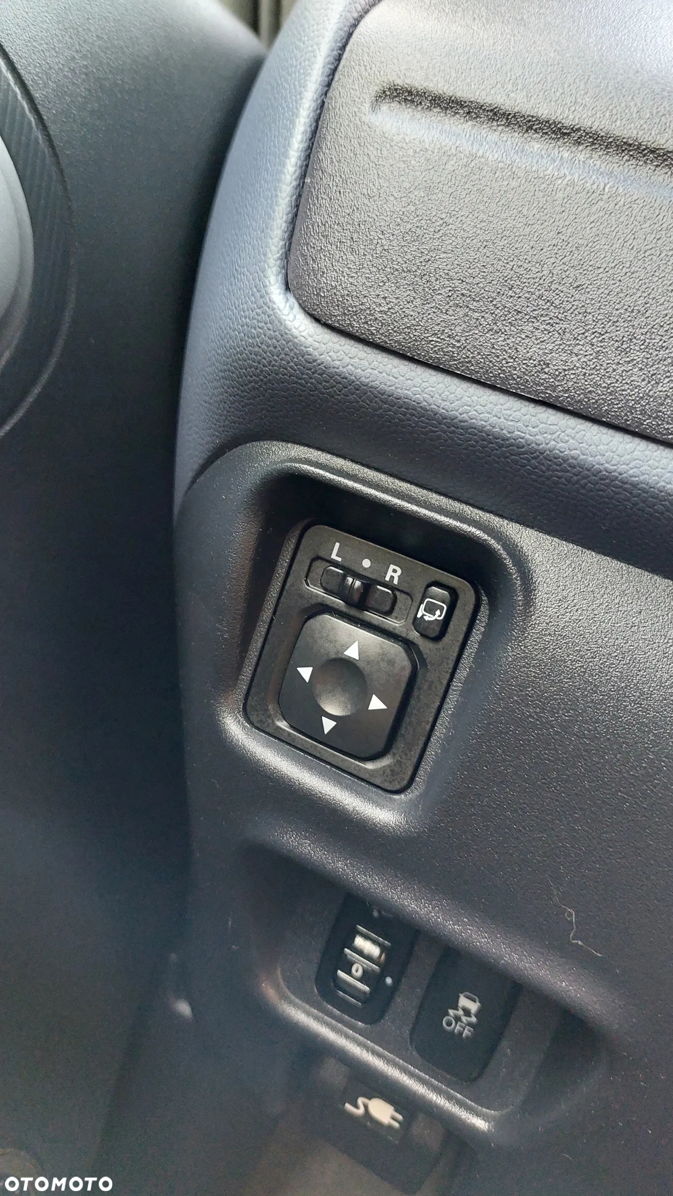 Peugeot iOn Active - 30