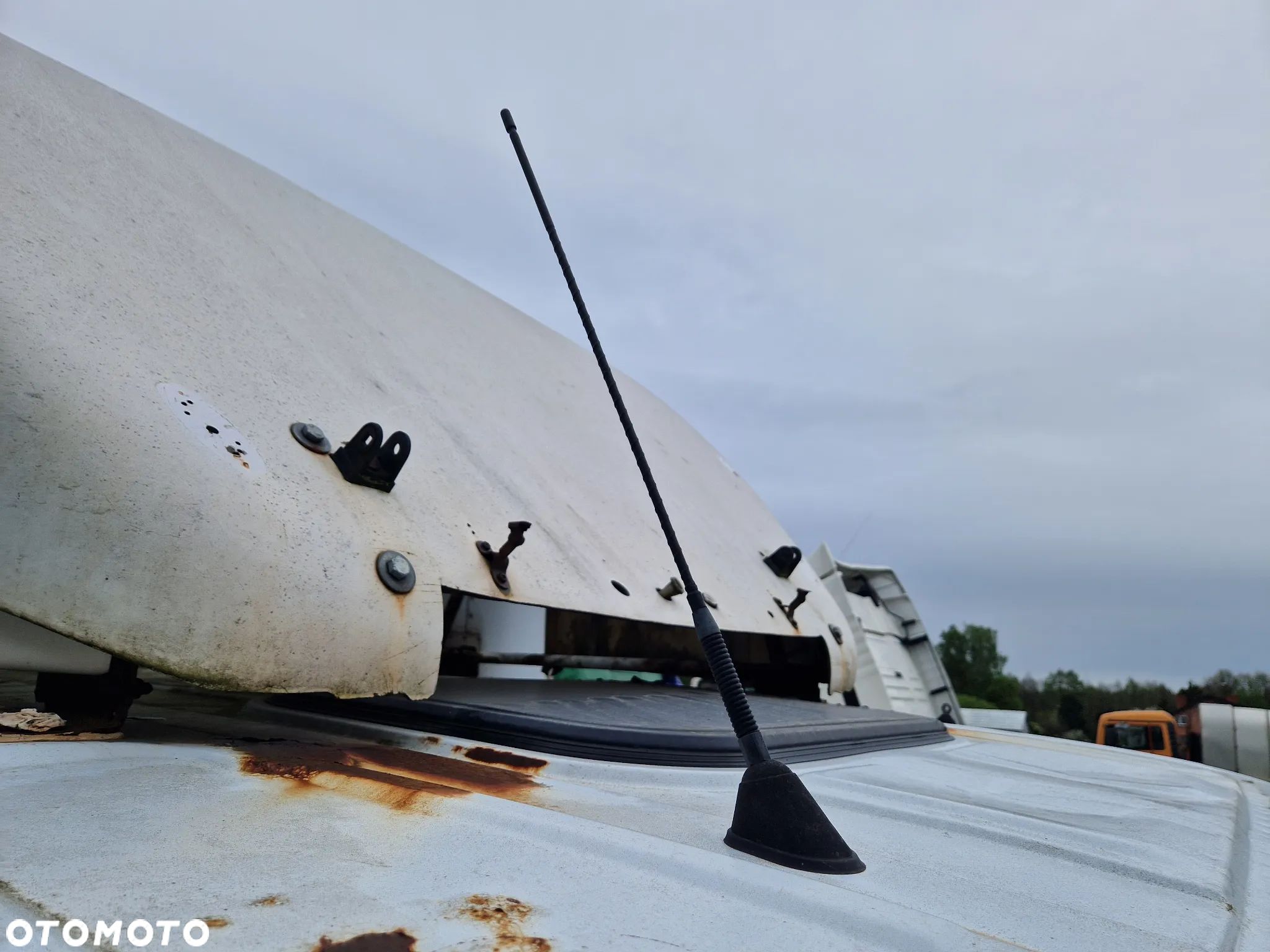 ANTENA RADIOWA MERCEDES ATEGO - 1