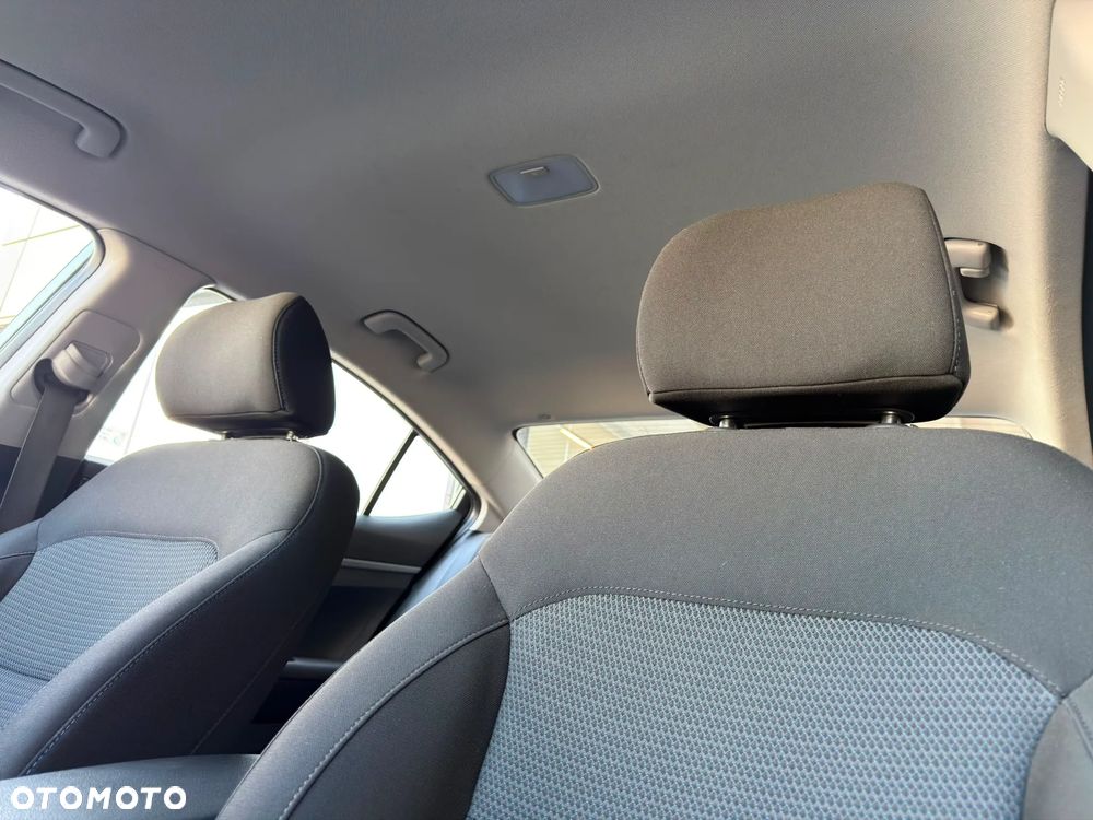 Hyundai Elantra 1.6 Classic Plus - 11