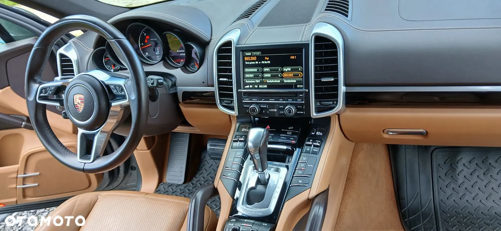 Porsche Cayenne - 14