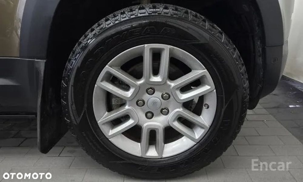 Land Rover Defender - 32