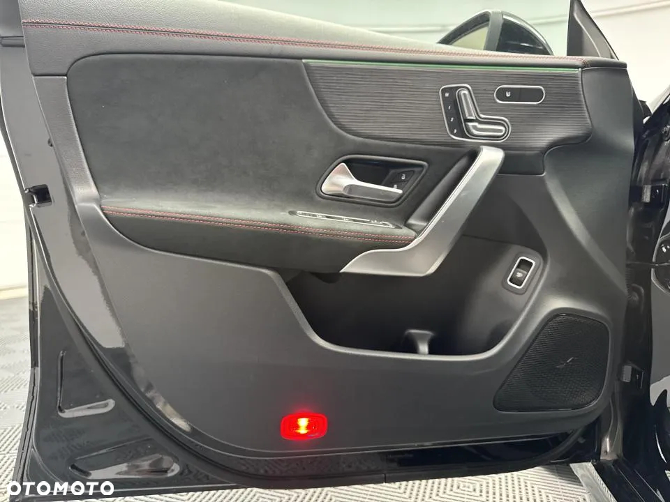 Mercedes-Benz CLA 220 4-Matic AMG Line 7G-DCT - 10