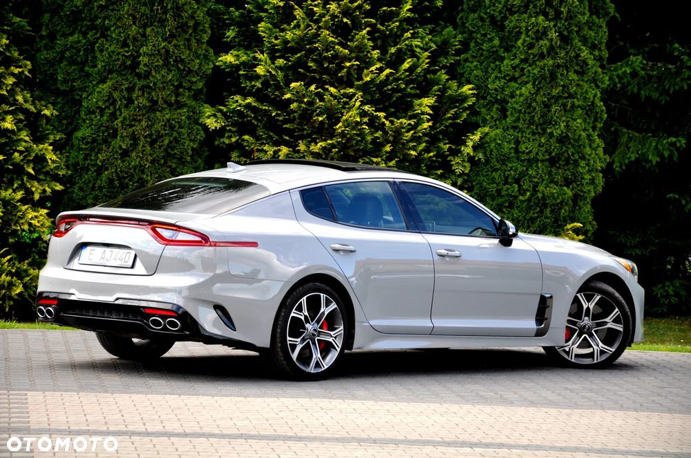 Kia Stinger - 12