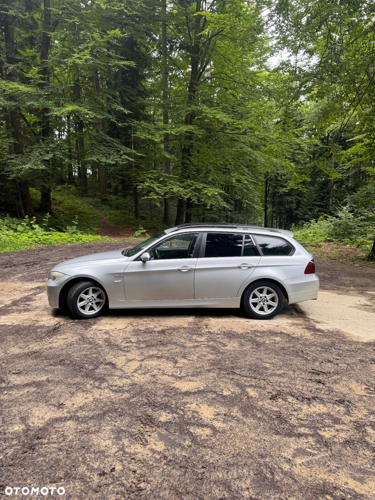 BMW Seria 3 320i - 11