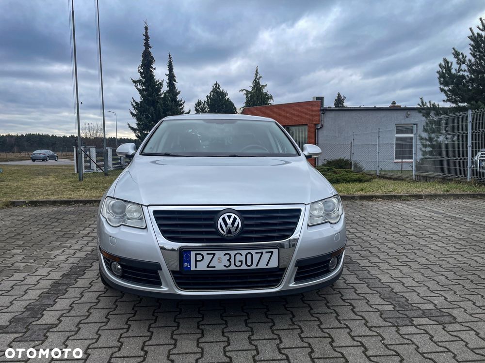 Volkswagen Passat 2.0 TDI Comfortline - 11