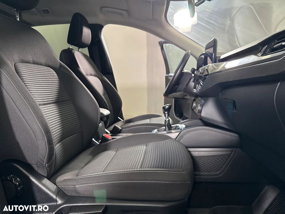 Ford Kuga - 12