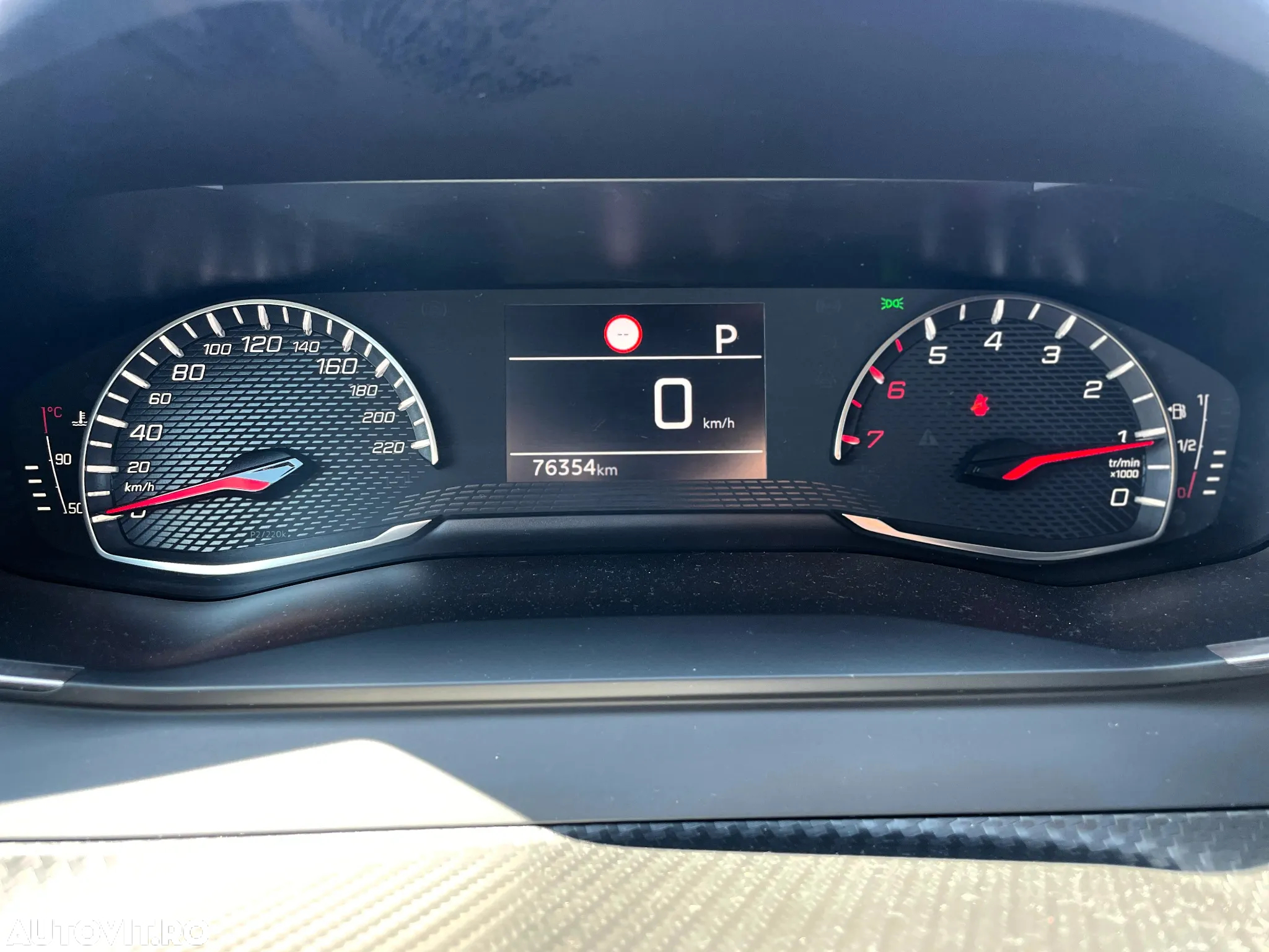 Peugeot 208 1.2 L PureTech STT EAT8 Active Pack - 4