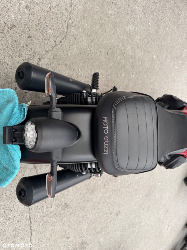 Moto Guzzi V85 - 24
