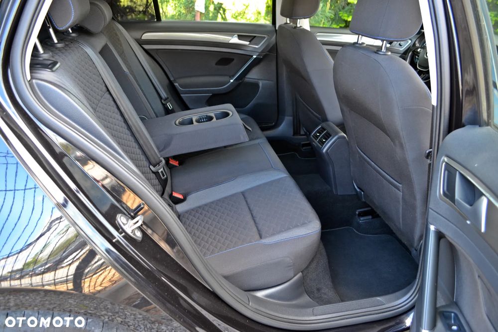 Volkswagen Golf - 26
