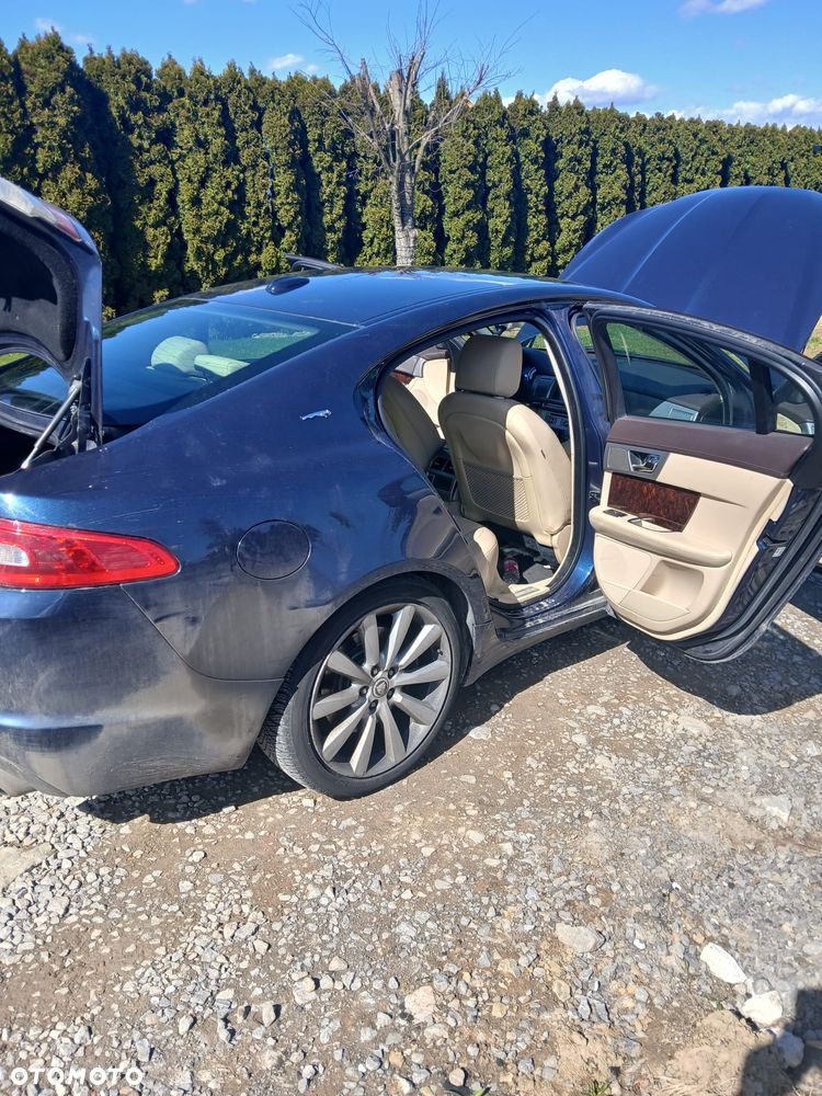 Jaguar XF 3.0 V6 D - 11