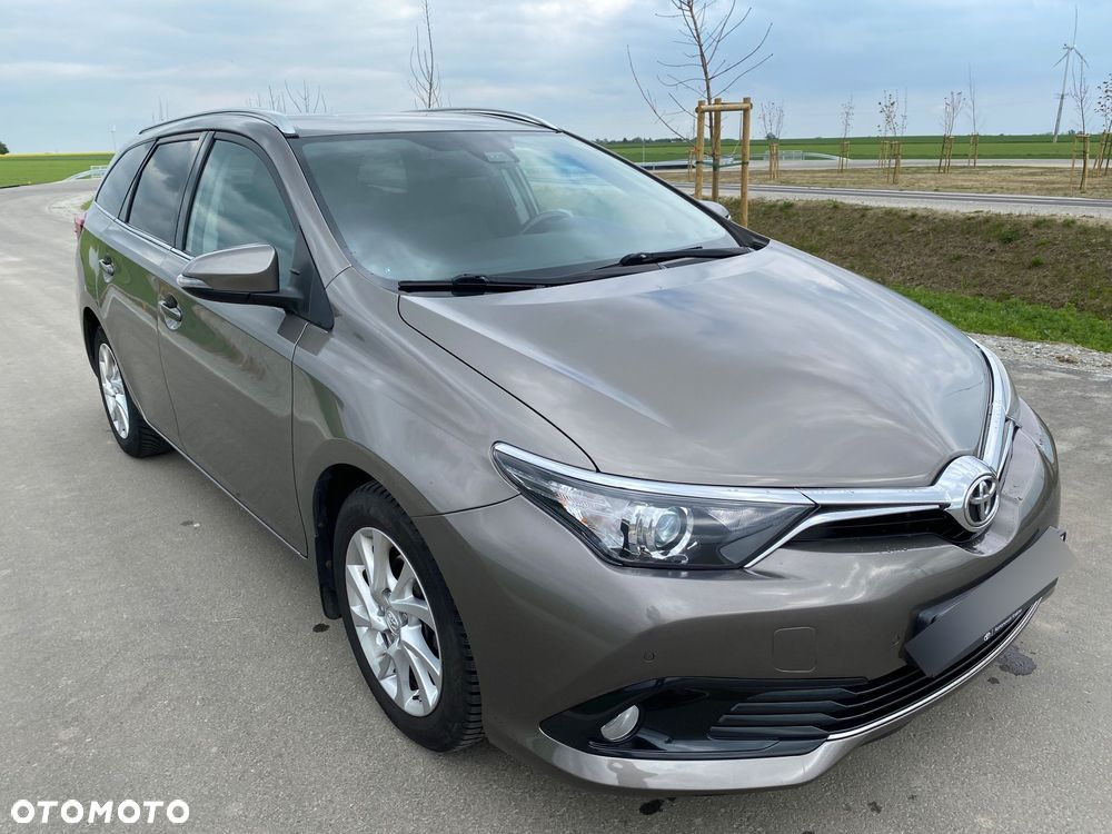 Toyota Auris 1.6 Premium - 2