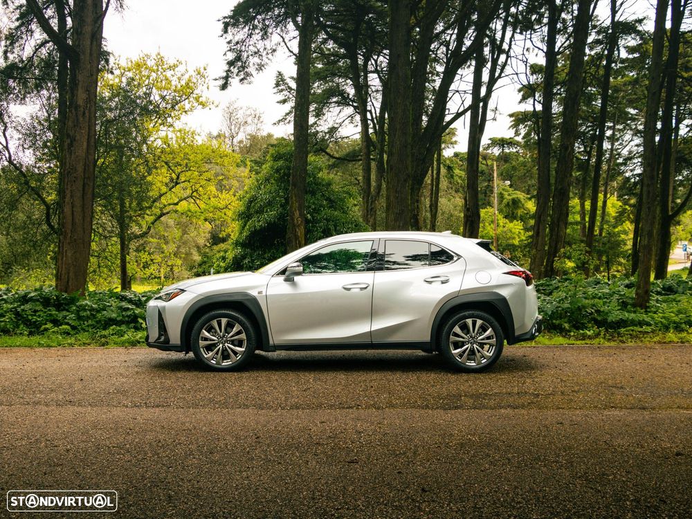 Lexus UX 250h Sport - 4