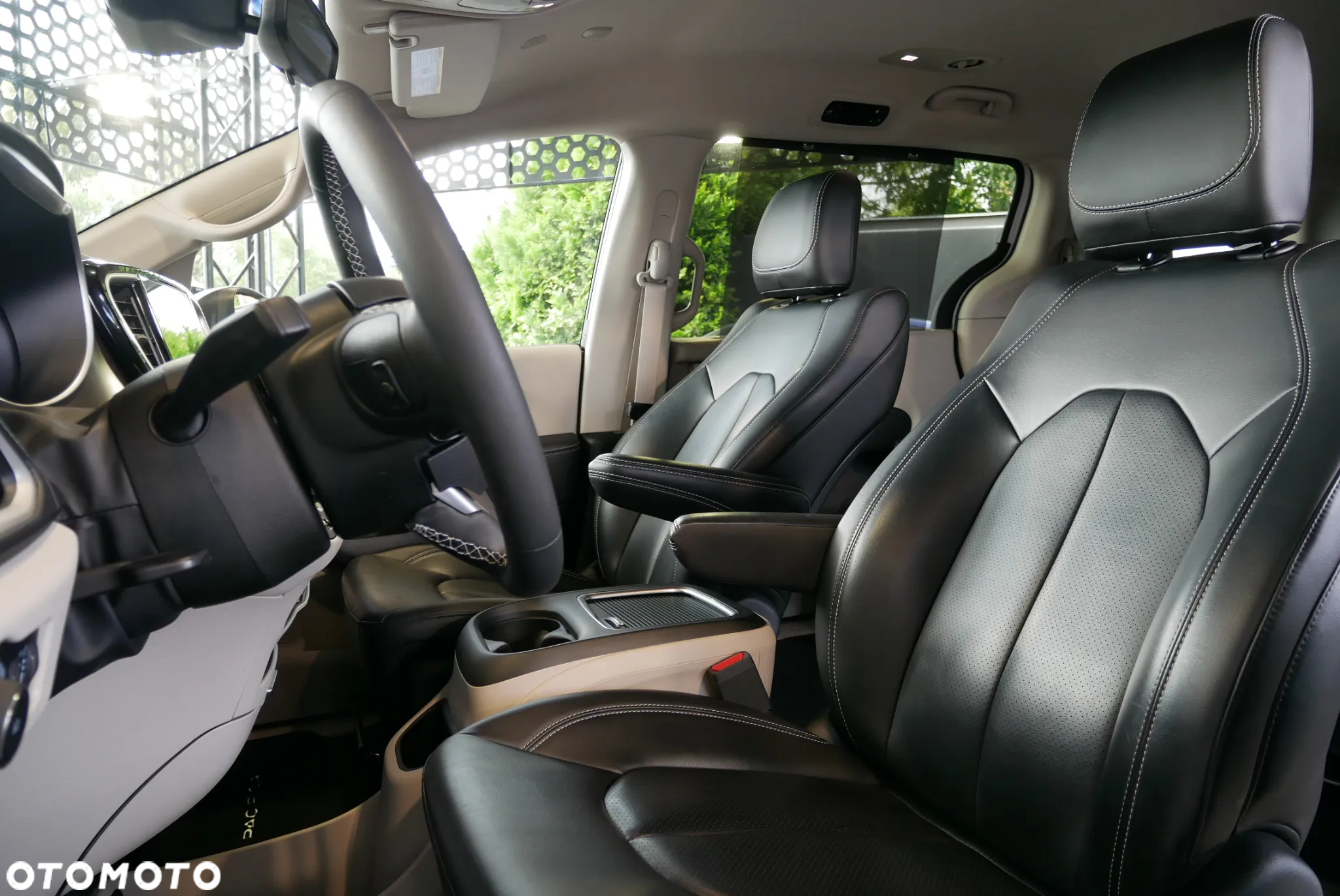 Chrysler Pacifica - 8
