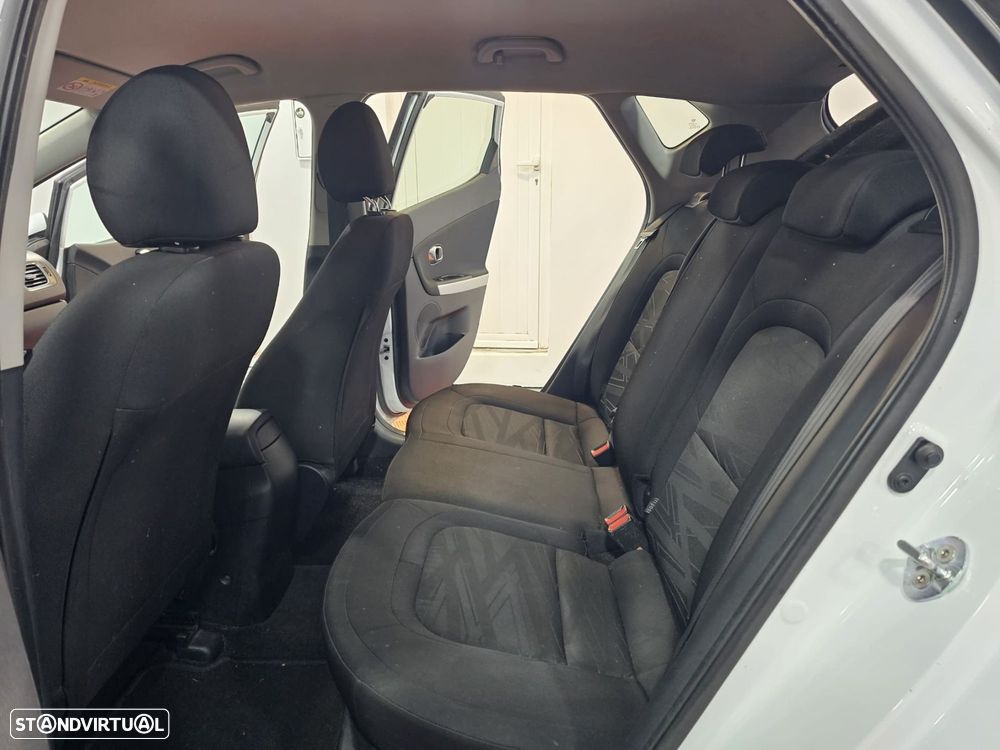 Kia Ceed 1.4 CRDi EX - 12