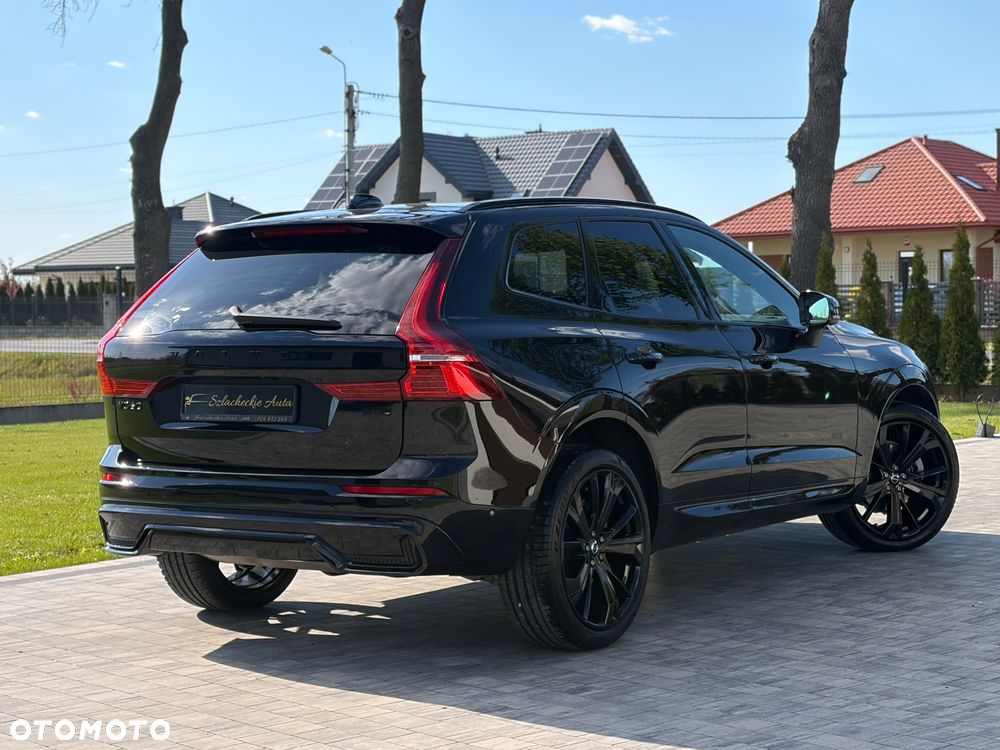 Volvo XC 60 B5 B AWD Plus Black Edition - 4