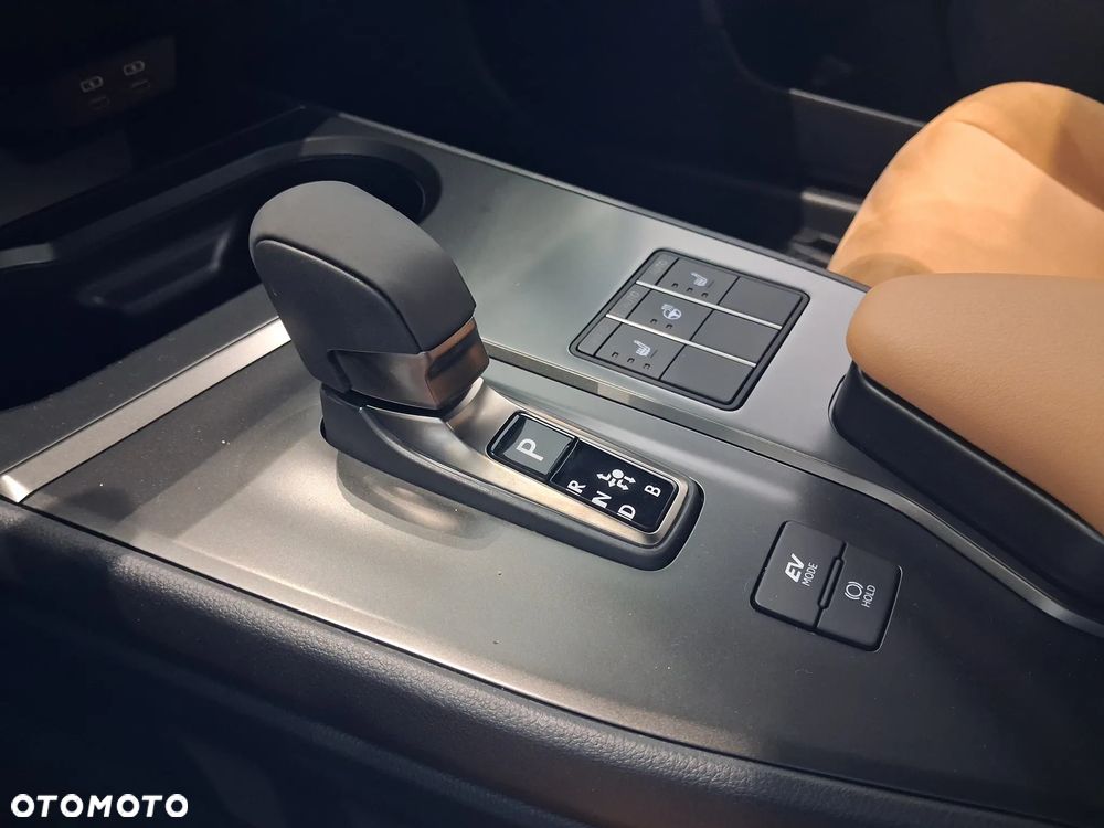 Lexus UX 300h Business - 11