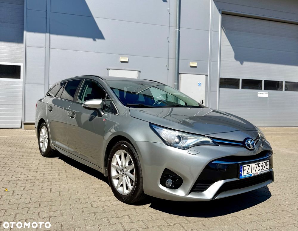Toyota Avensis 1.8 Premium - 10