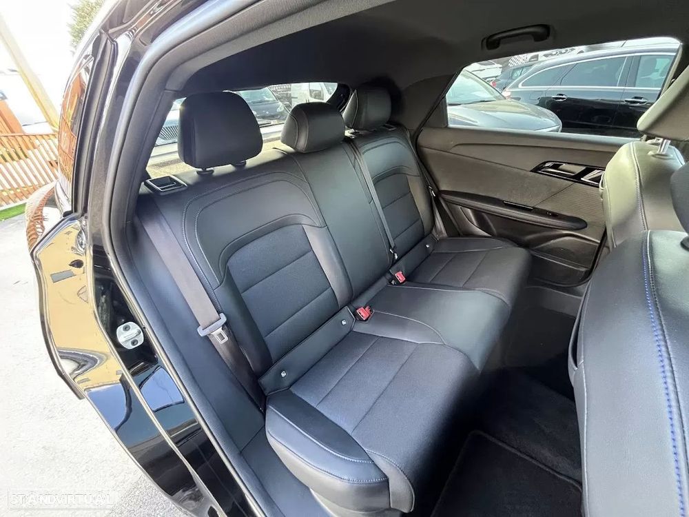 MG MG4 64 kWh Luxury - 35