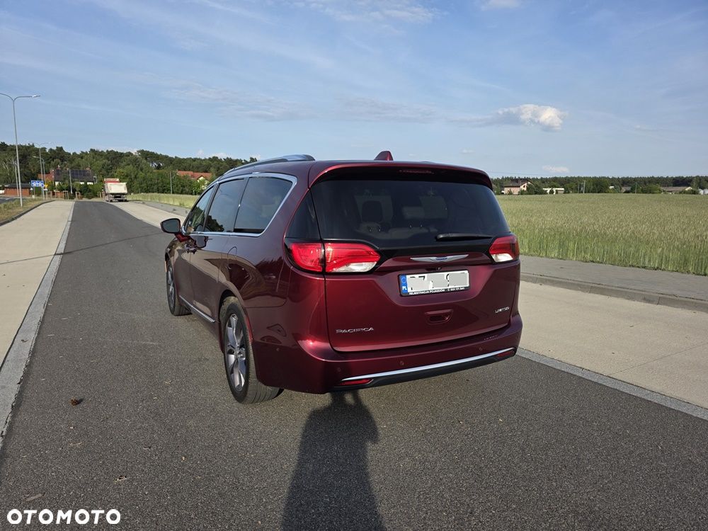 Chrysler Pacifica - 5