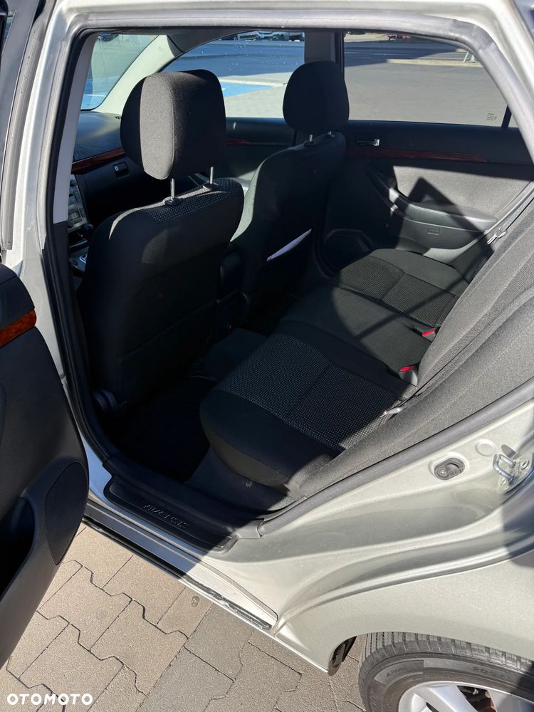 Toyota Avensis 1.8 VVT-i Automatik Sol - 29