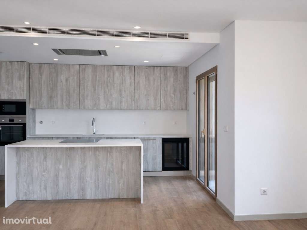 T2| 1 Suíte | Sala de 40m² | Varanda de 19m² | Garagem - Grande imagem: 3/12