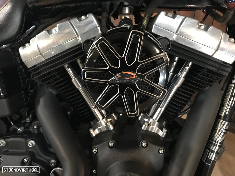 Harley-Davidson Dyna Street Bob FXDB - 11