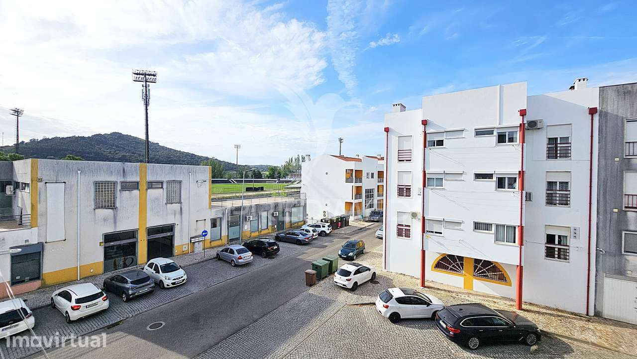 Apartamento T3 com garagem na zona Centro de Portalegre - Grande imagem: 2/28