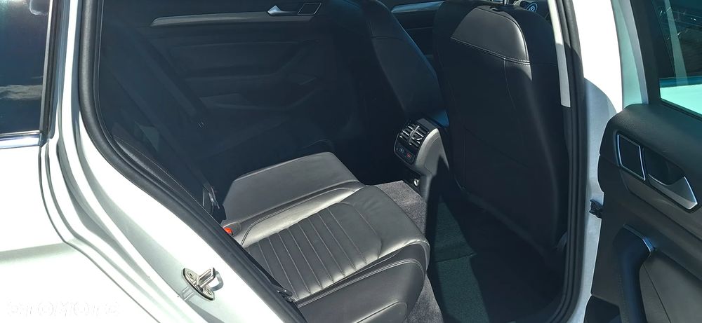 Volkswagen Passat 2.0 TDI SCR DSG 4Motion Elegance - 15