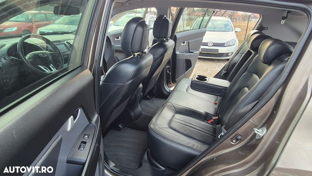 Kia Sportage ver-1-7-crdi-2wd-isg-dream--team-edition - 8