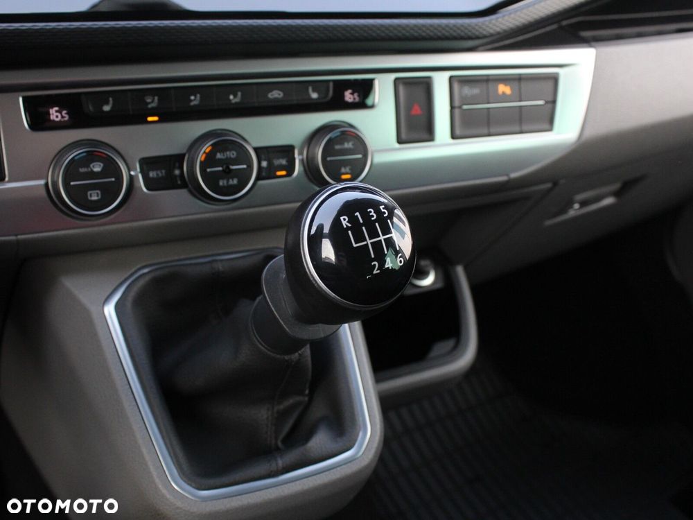 Volkswagen Caravelle - 23