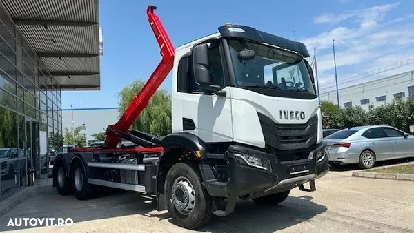 Iveco T-Way carosat cu Hooklift HIAB