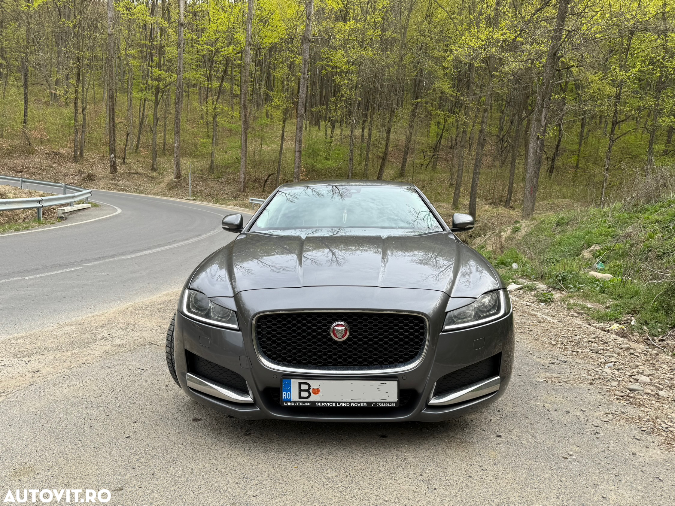 Jaguar XF 20d RWD Portfolio - 7