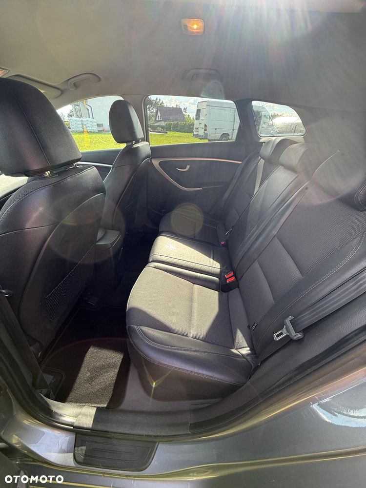 Hyundai i30 1.6 CRDi Premium - 17