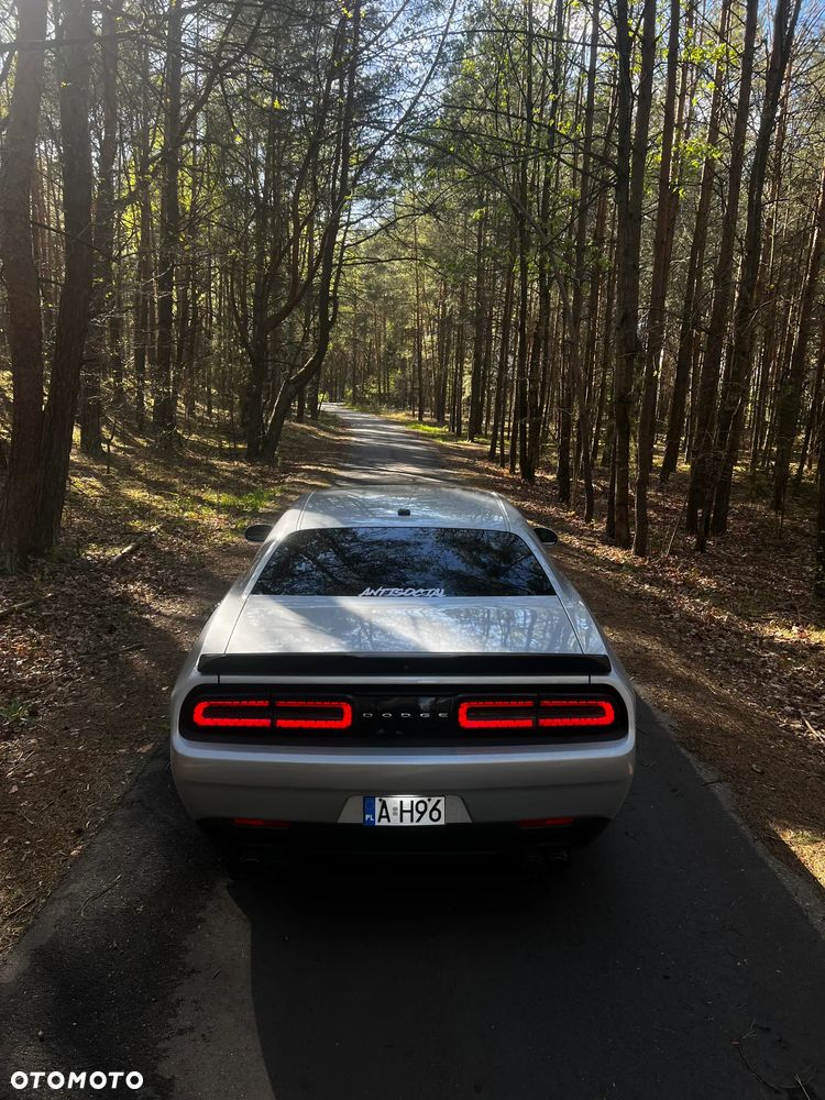 Dodge Challenger - 2